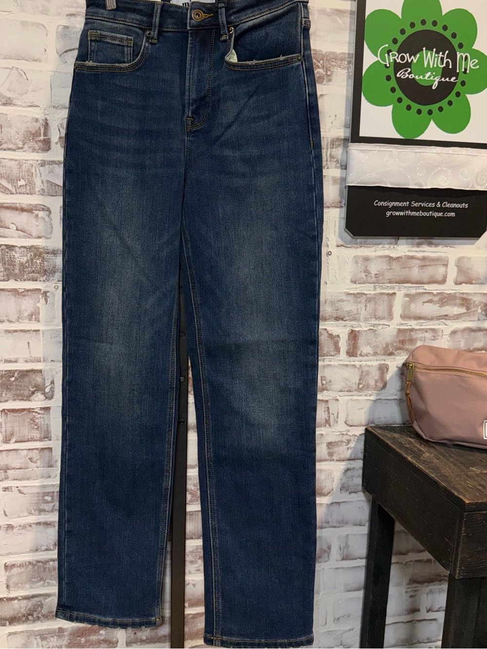 Women’s size 25 Straight-Leg Jeans in Dark Blue